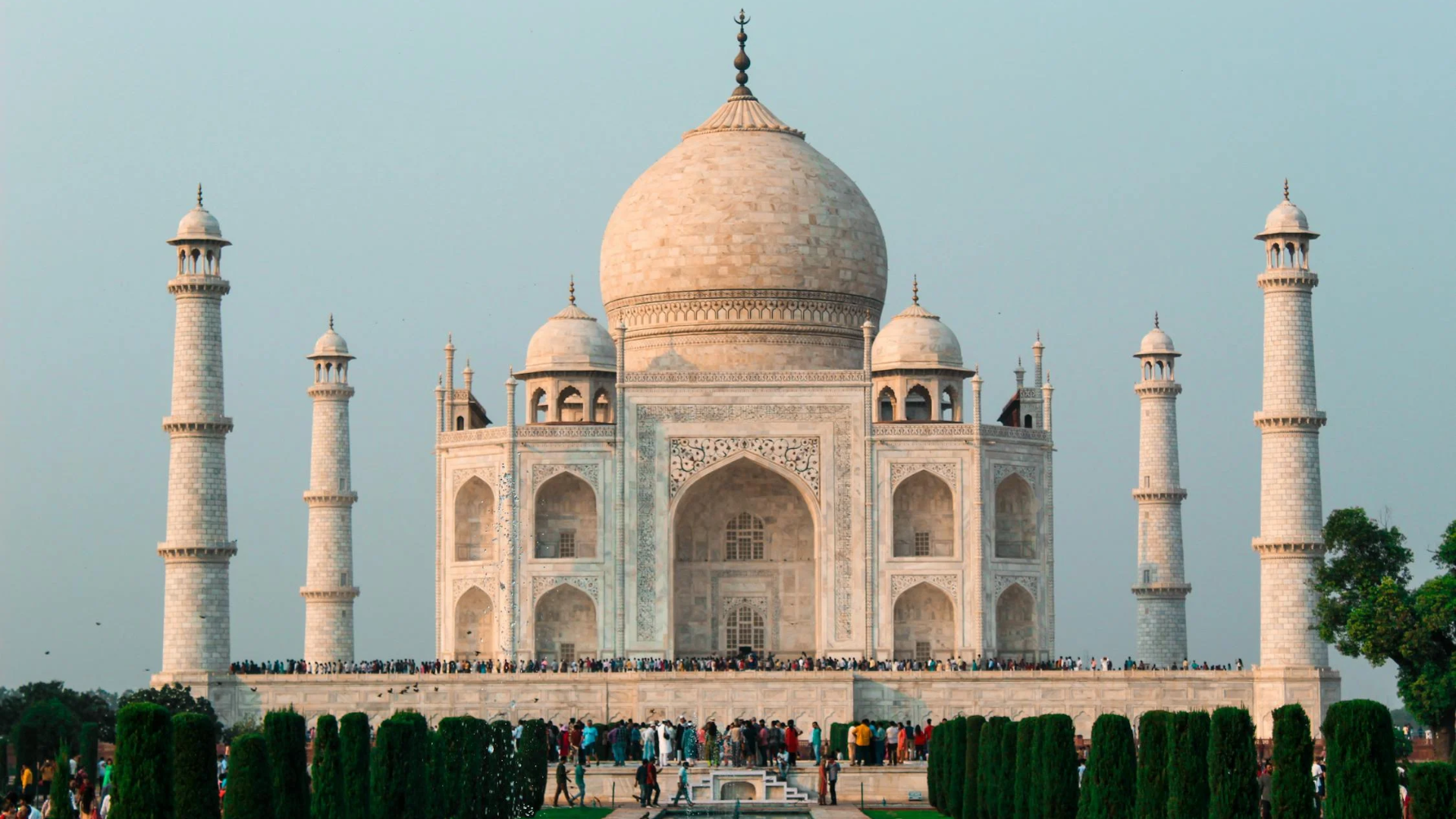 taj-mahal-and-the-four-minarets