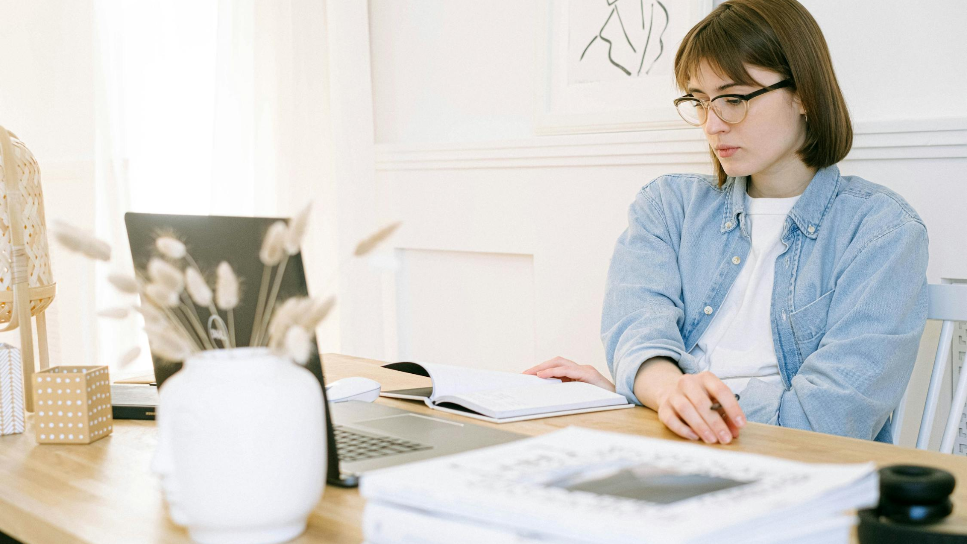 woman-looking-at-a-laptop